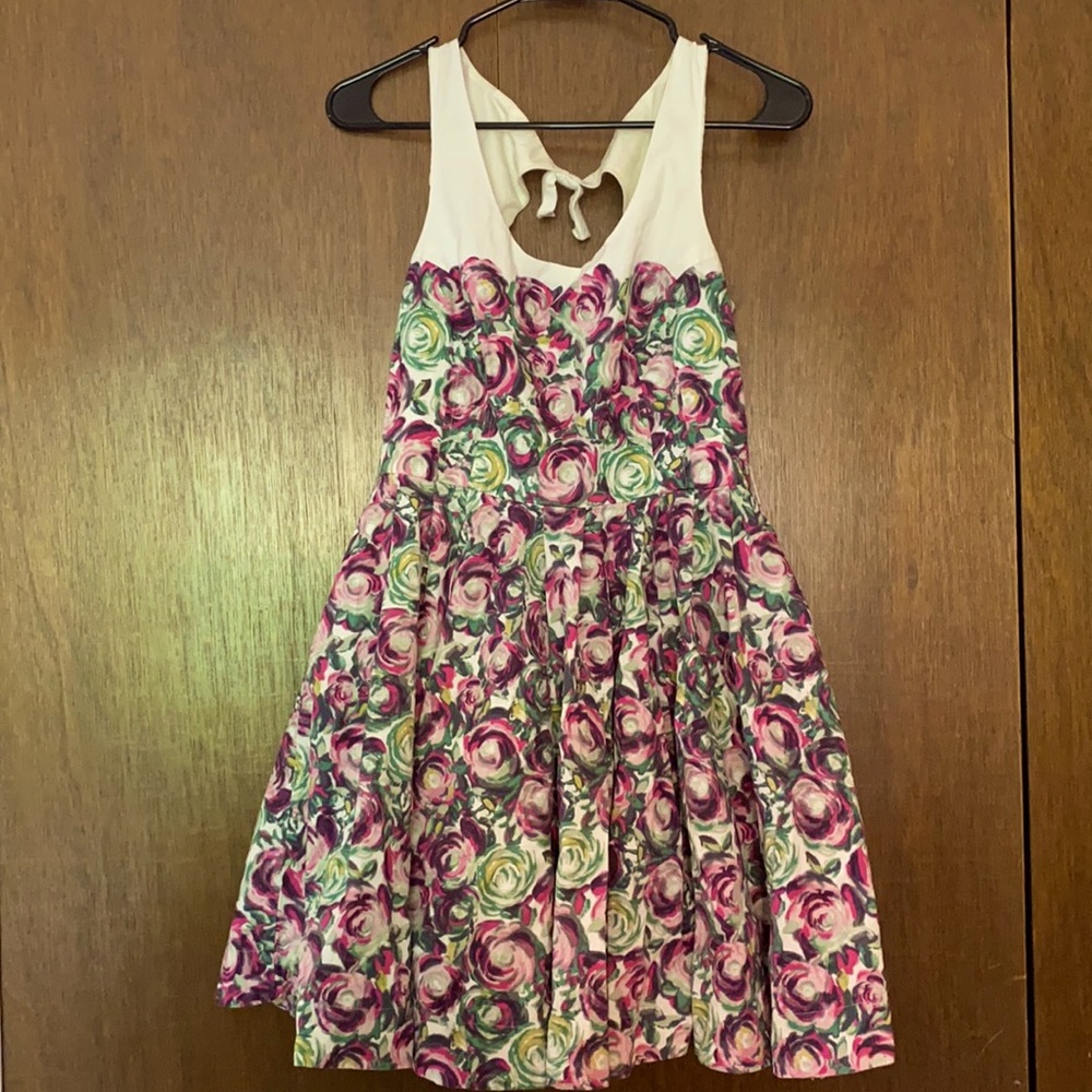 LC by Lauren Conrad floral dress with pockets!